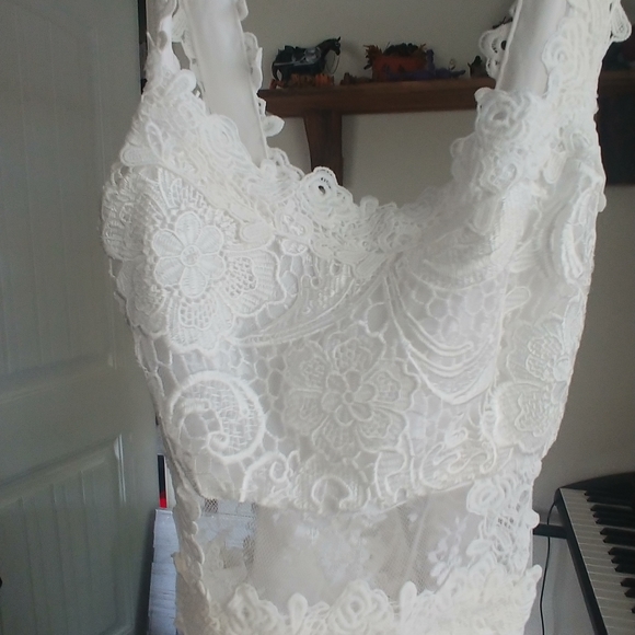 White lace cocktail dress. - Picture 3 of 5
